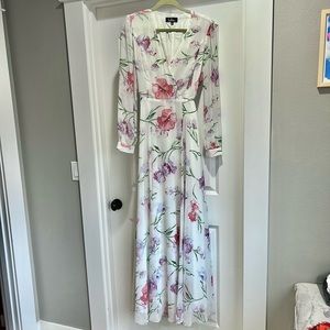 White Lulu’s floral maxi wrap dress size M,4,6